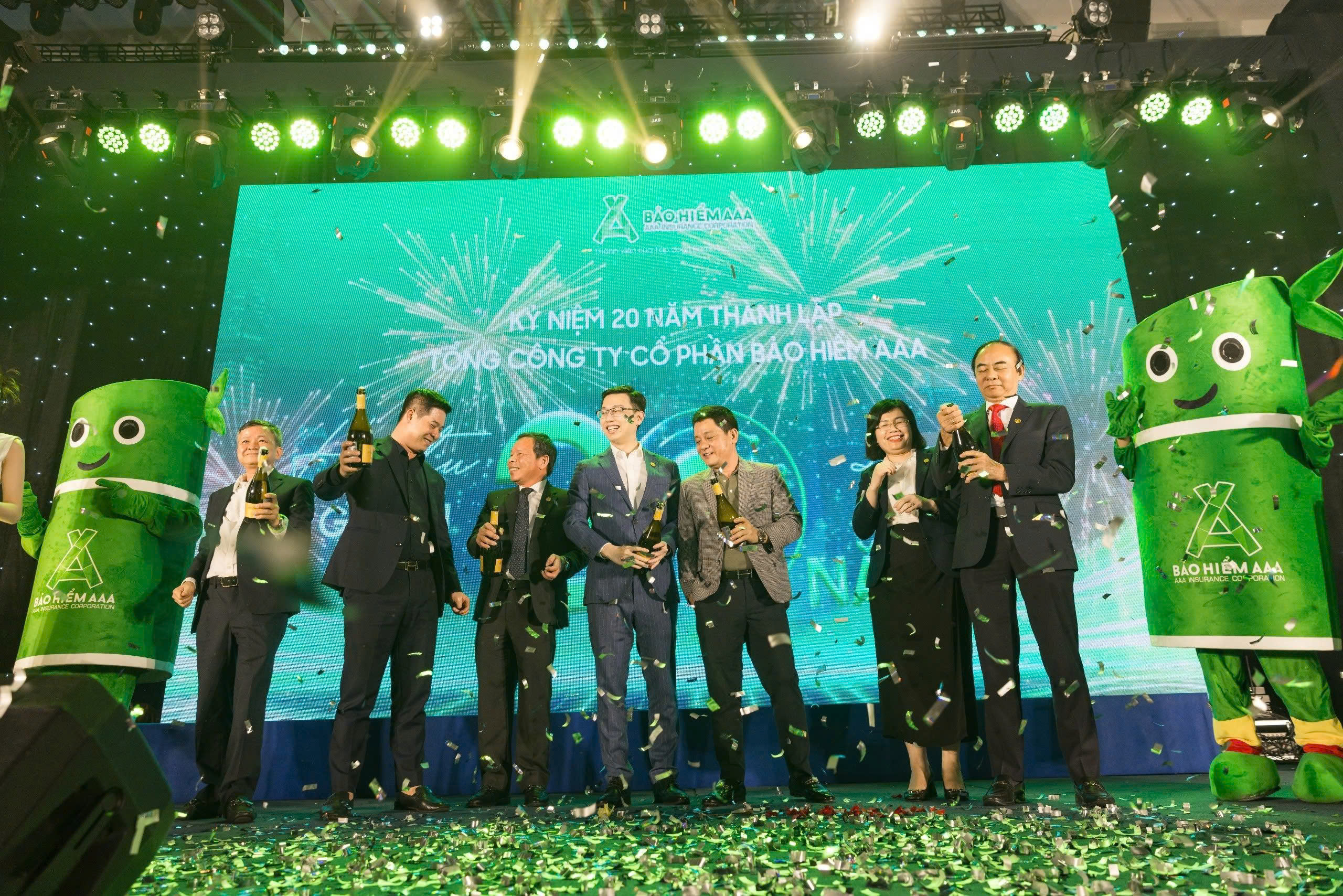 BẢO HIỂM AAA TỔ CHỨC ĐÊM GALA KỶ NIỆM CỘT MỐC 20 NĂM THÀNH LẬP ĐẦY CẢM XÚC VỚI CHỦ ĐỀ “20 NĂM: HỘI TỤ GIÁ TRỊ - LAN TỎA NIỀM TIN”